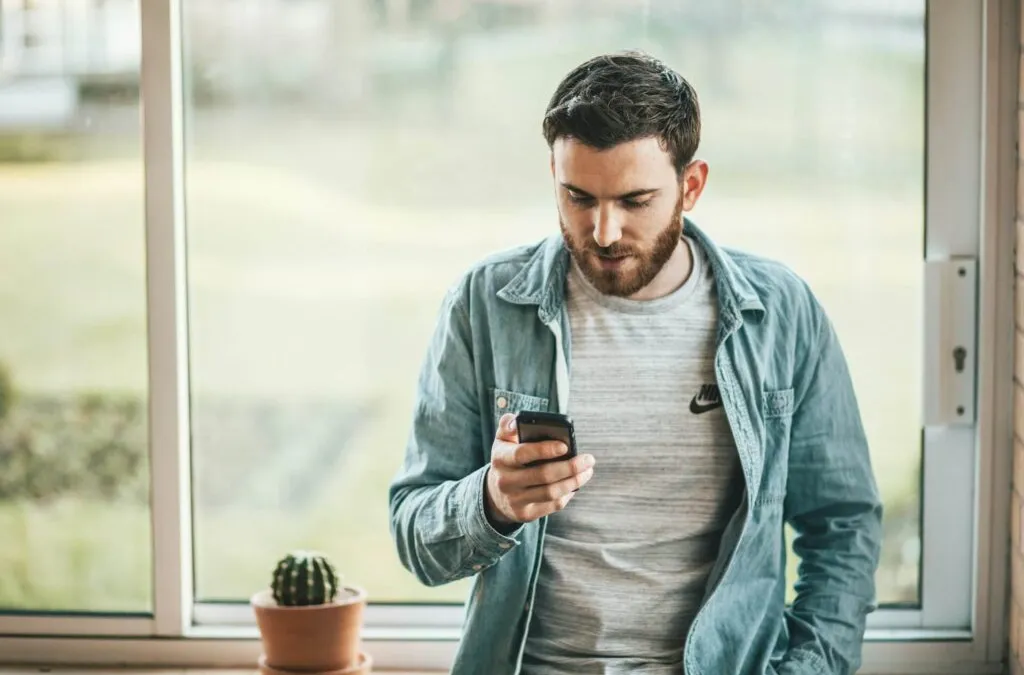husband watch other females on instagram